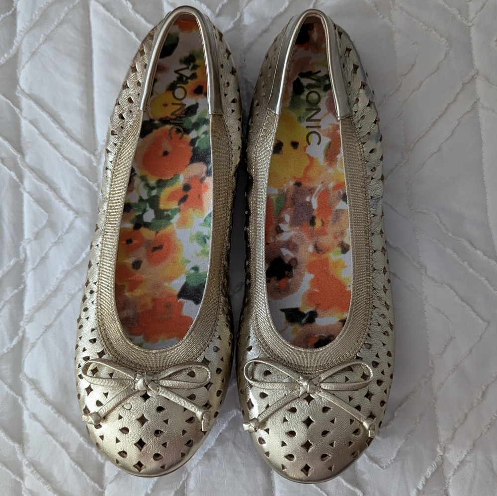 Vionic Women's Metallic Gold Flats NWOB